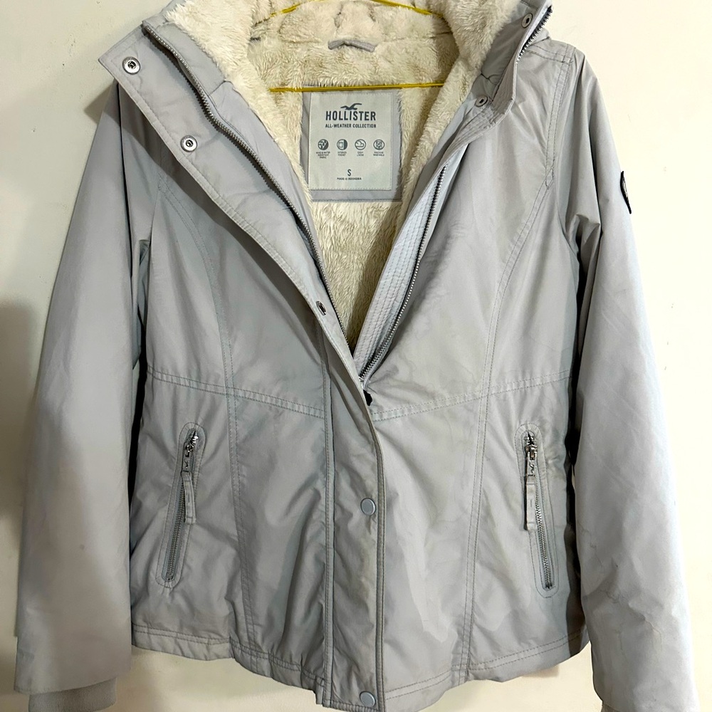 HOLLISTER -FAUX FUR-LINED ALL-WEATHER JACKE